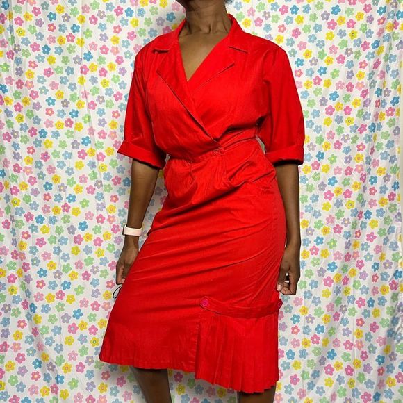 Sexy red pinup style dress. Has pockets. Buttons in the middle. Fits like a M/L. - Picture 1 of 4